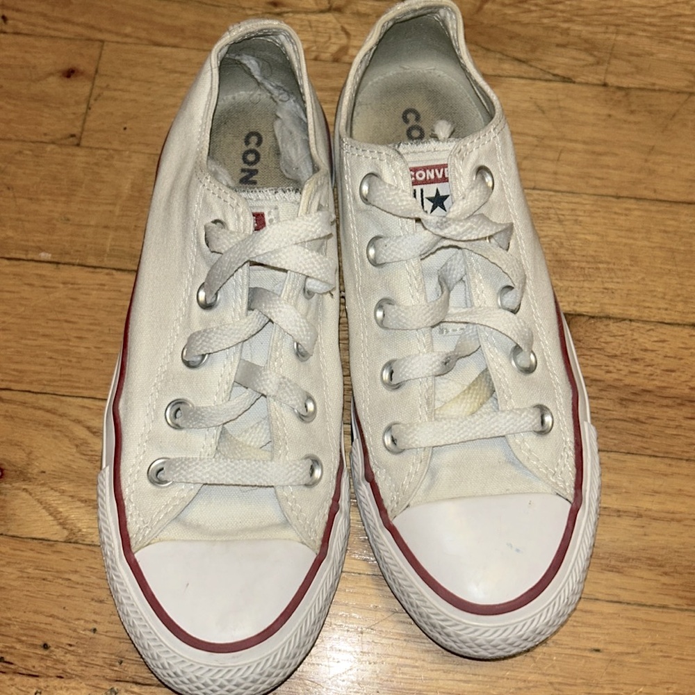 $9 Converse size 4